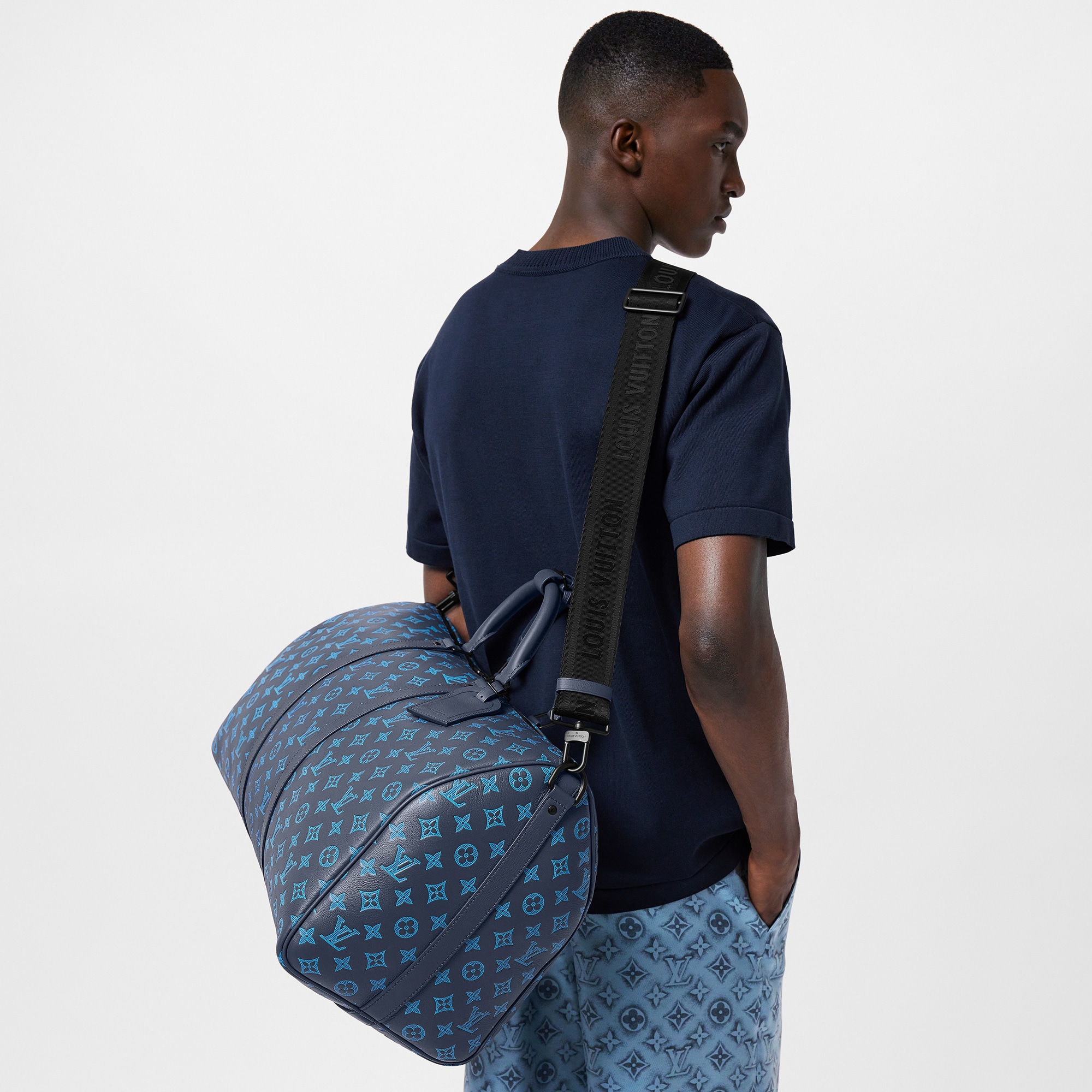 キーポル・バンドリエール 50 モノグラム・シャドウ｜ルイ・ヴィトン